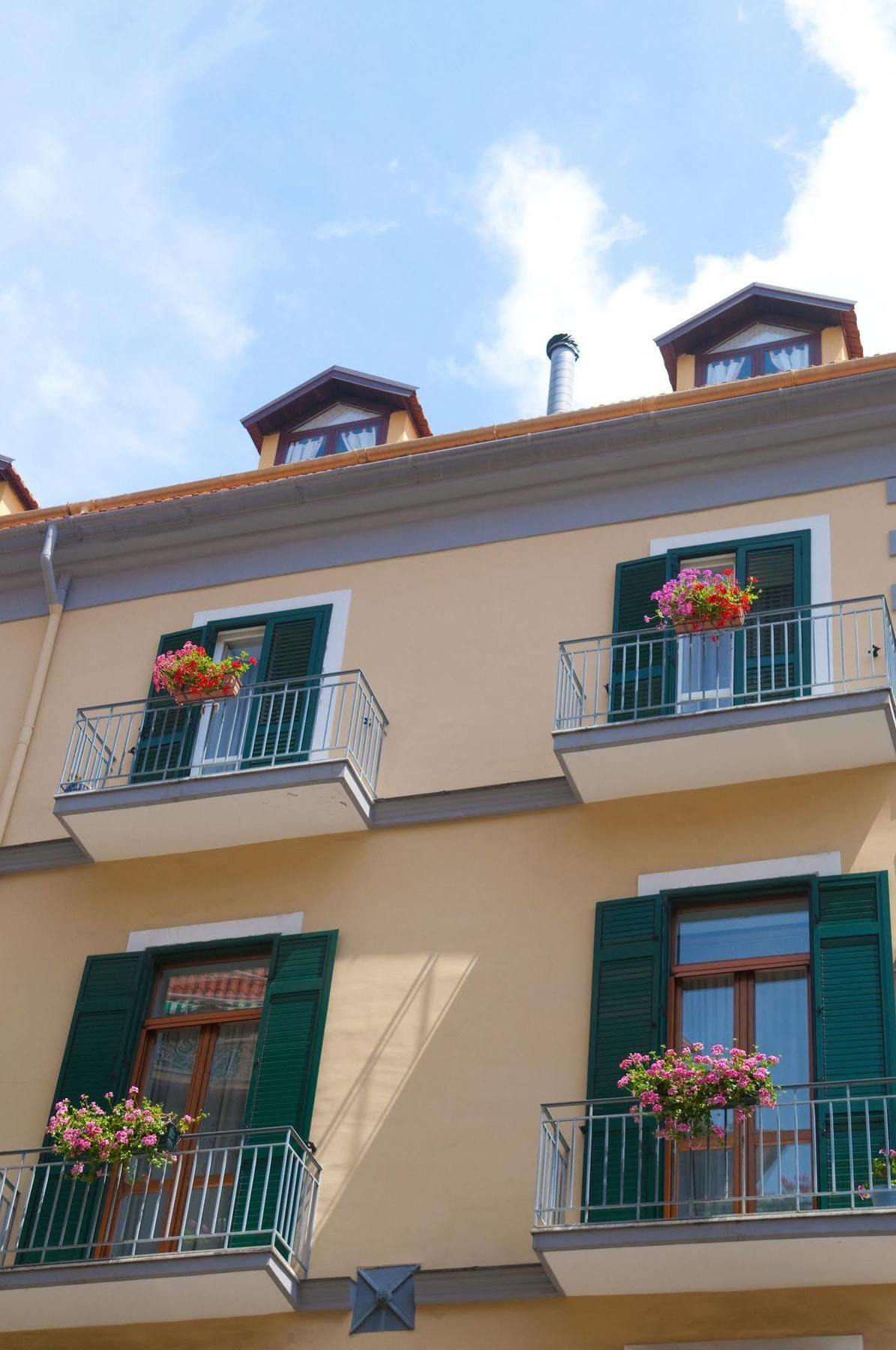 Tetto Fiorito Apartment Castellammare di Stabia Exterior photo